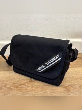 Domke / Tamron Shoulder Camera Black Canvas Messenger Bag 
Excellent Condition